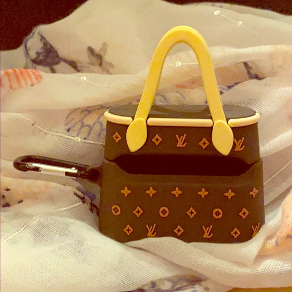 Apple AirPod Pro Case in Louis Vuitton purse image
